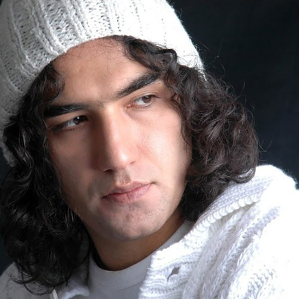آهنگ یک قصه عاشقانه ساده از رضا یزدانی